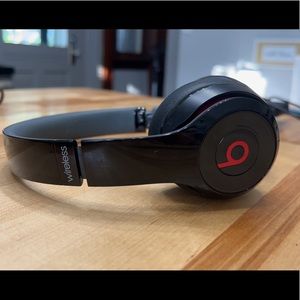 Beats solo wireless headphones